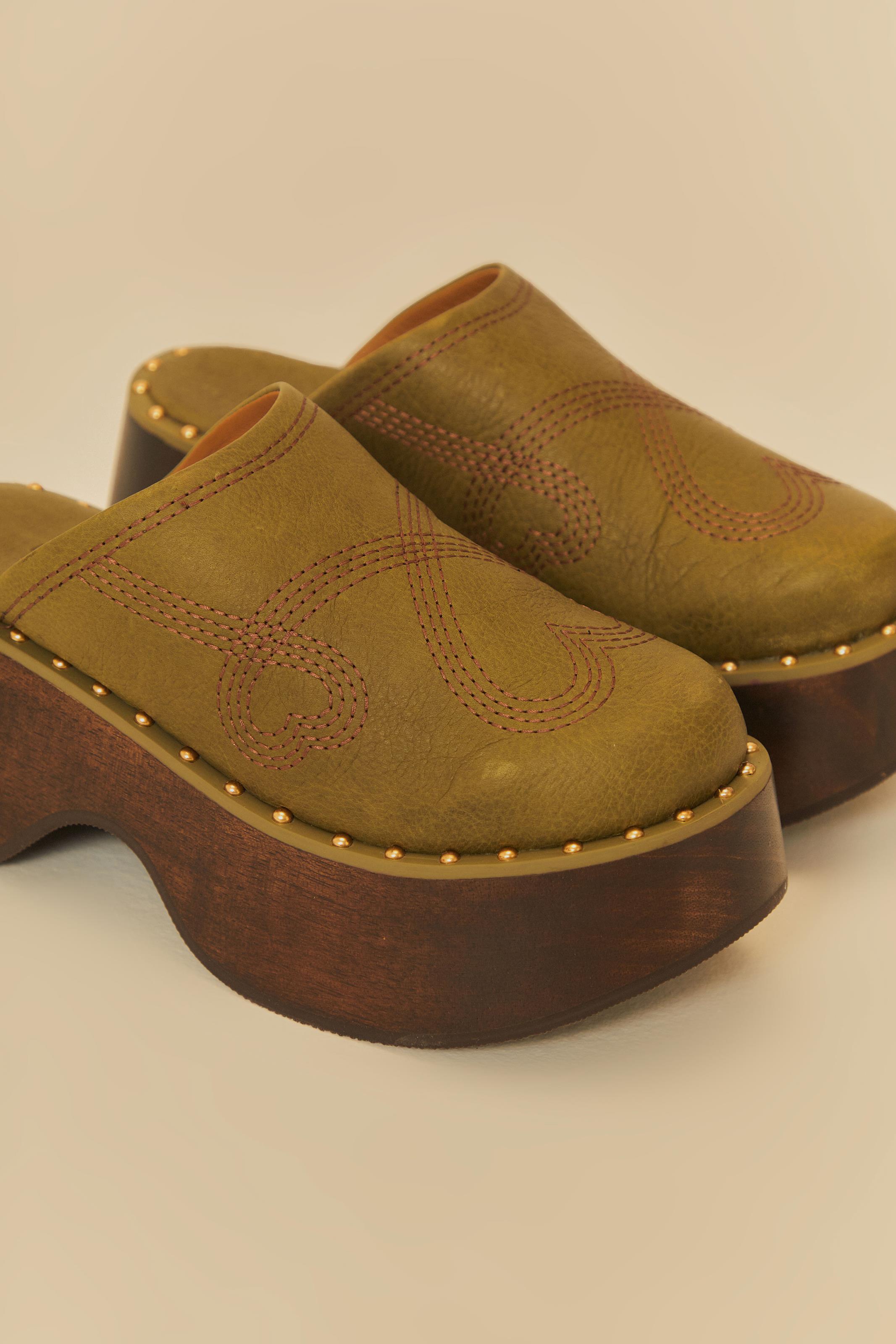 Clog Plataforma Bordado