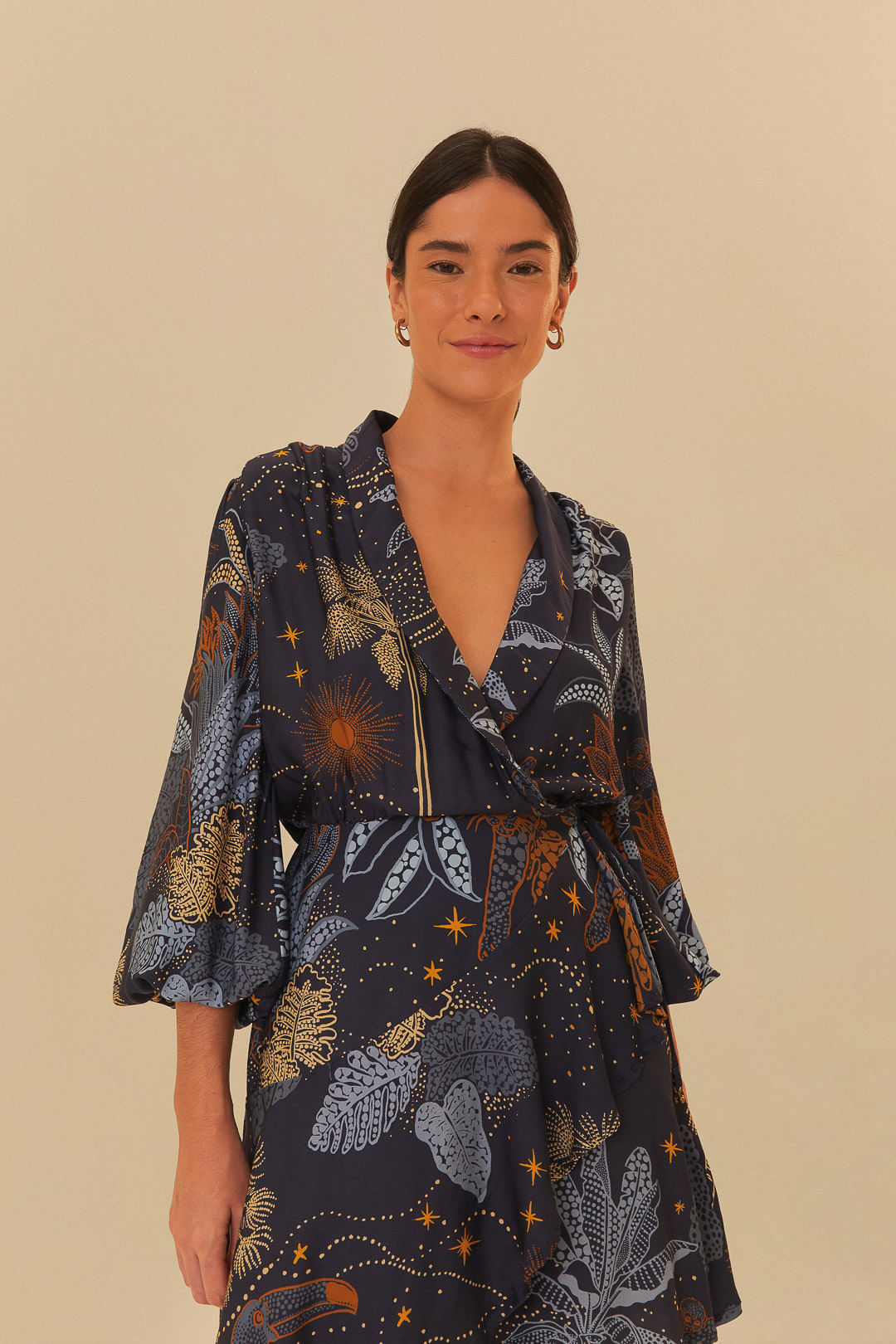 Vestido Curto Manga Estampado Floresta Estelar