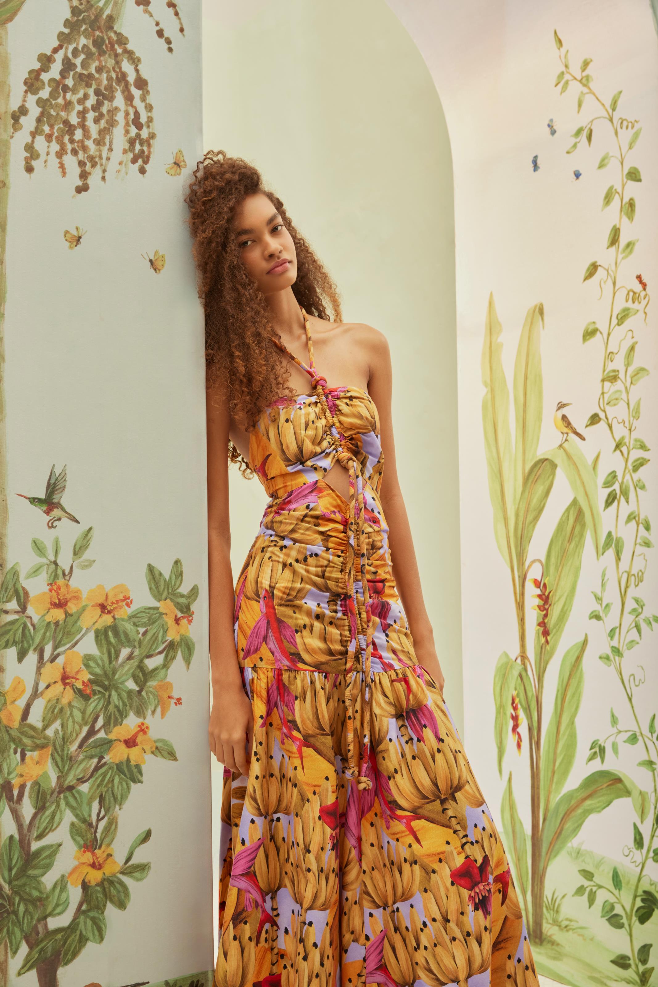 Vestido Franzido Estampado Banana D'Água