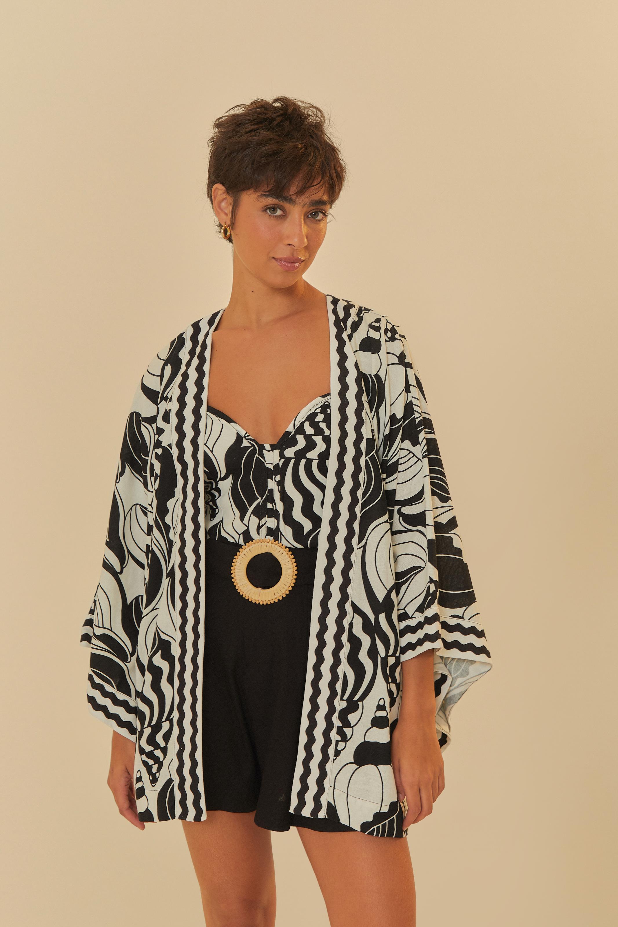 Kimono Vira Gola Estampado Concha Do Mar