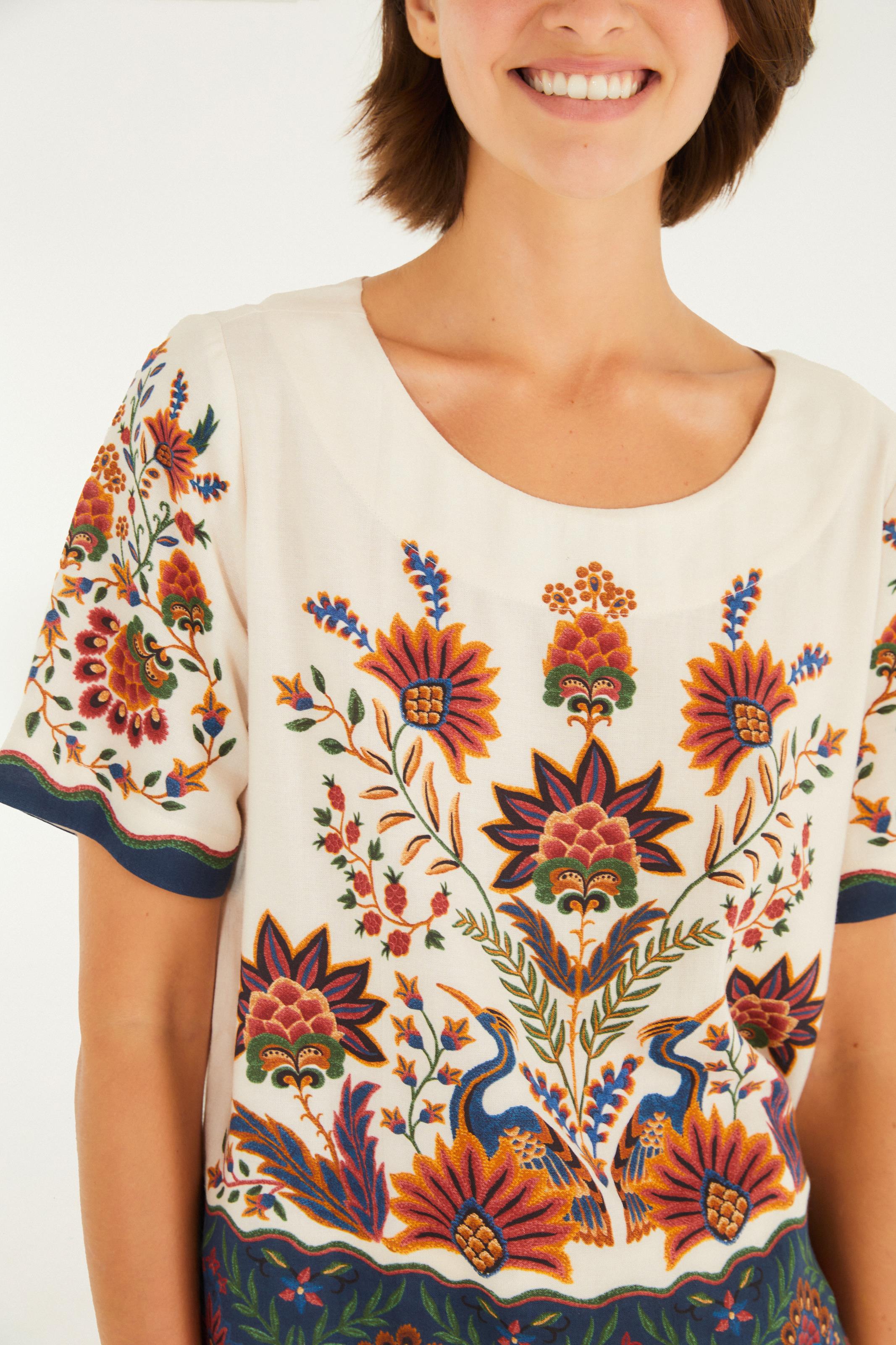 T-Shirt Estampada Jardim Maravilhoso