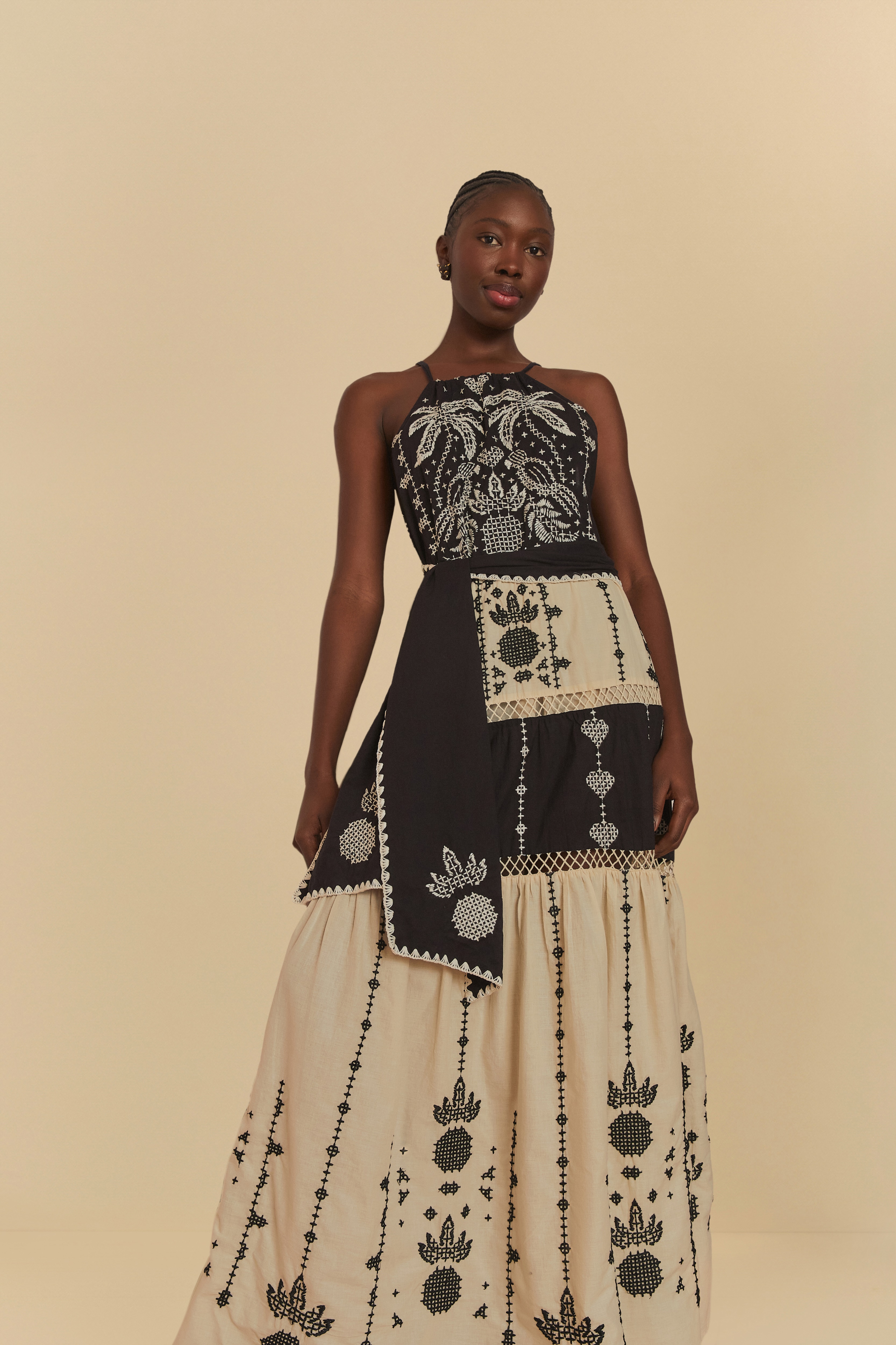 Vestido Bordado Estampado Tapete De Arara
