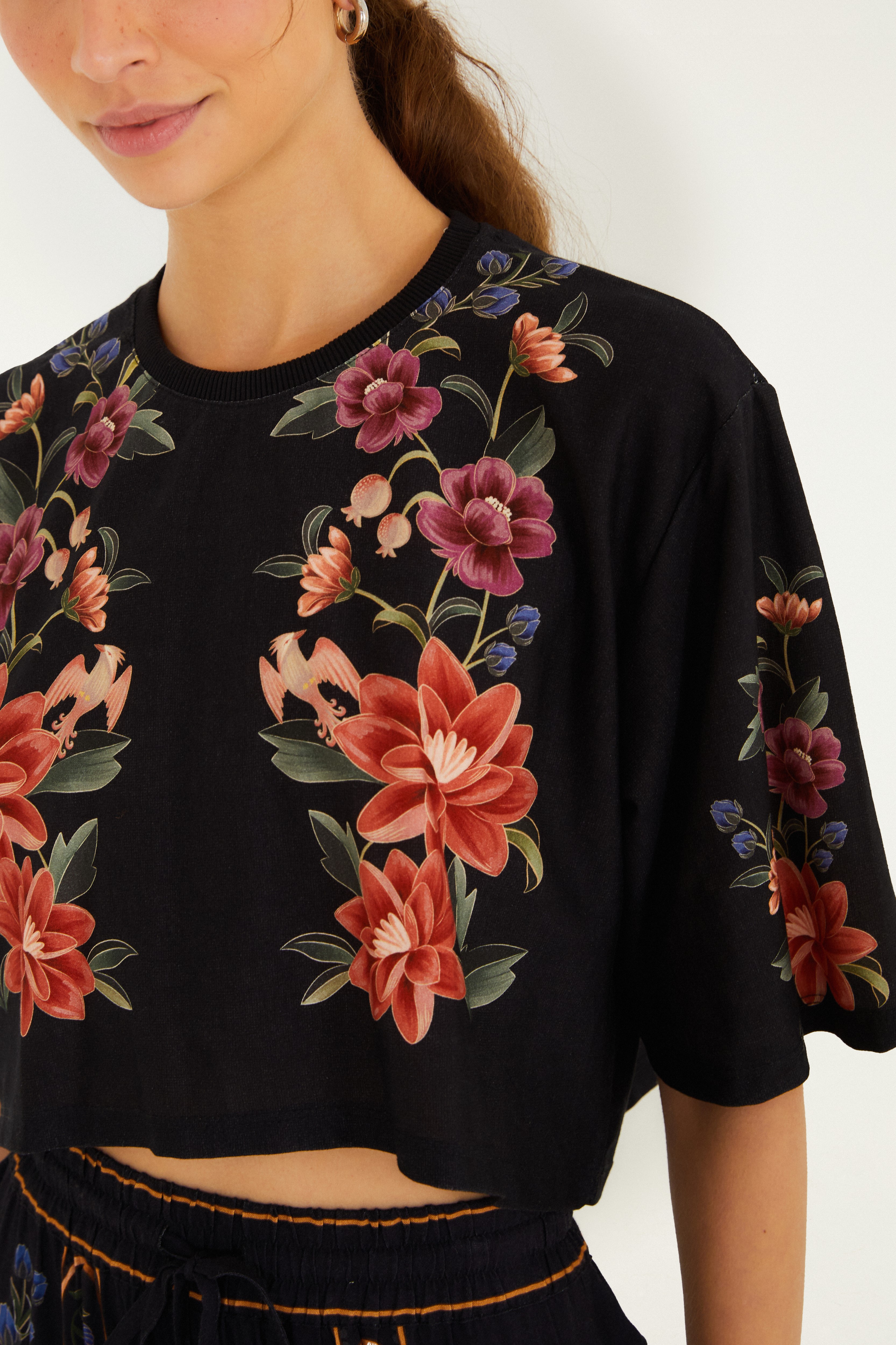 T-Shirt Cropped Estampada Floral Belle