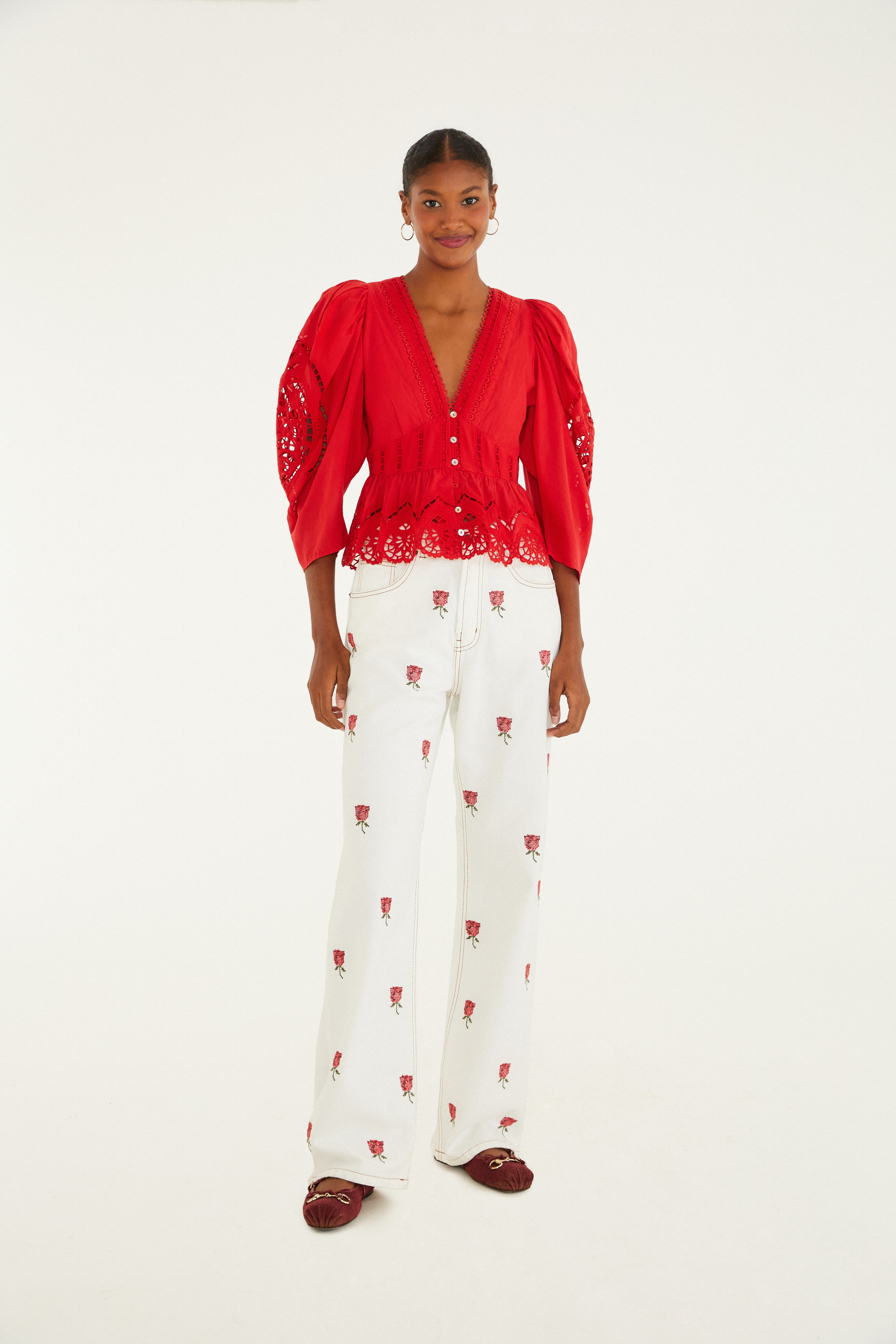 Calça Sarja Wide Bordada Flor Rosália