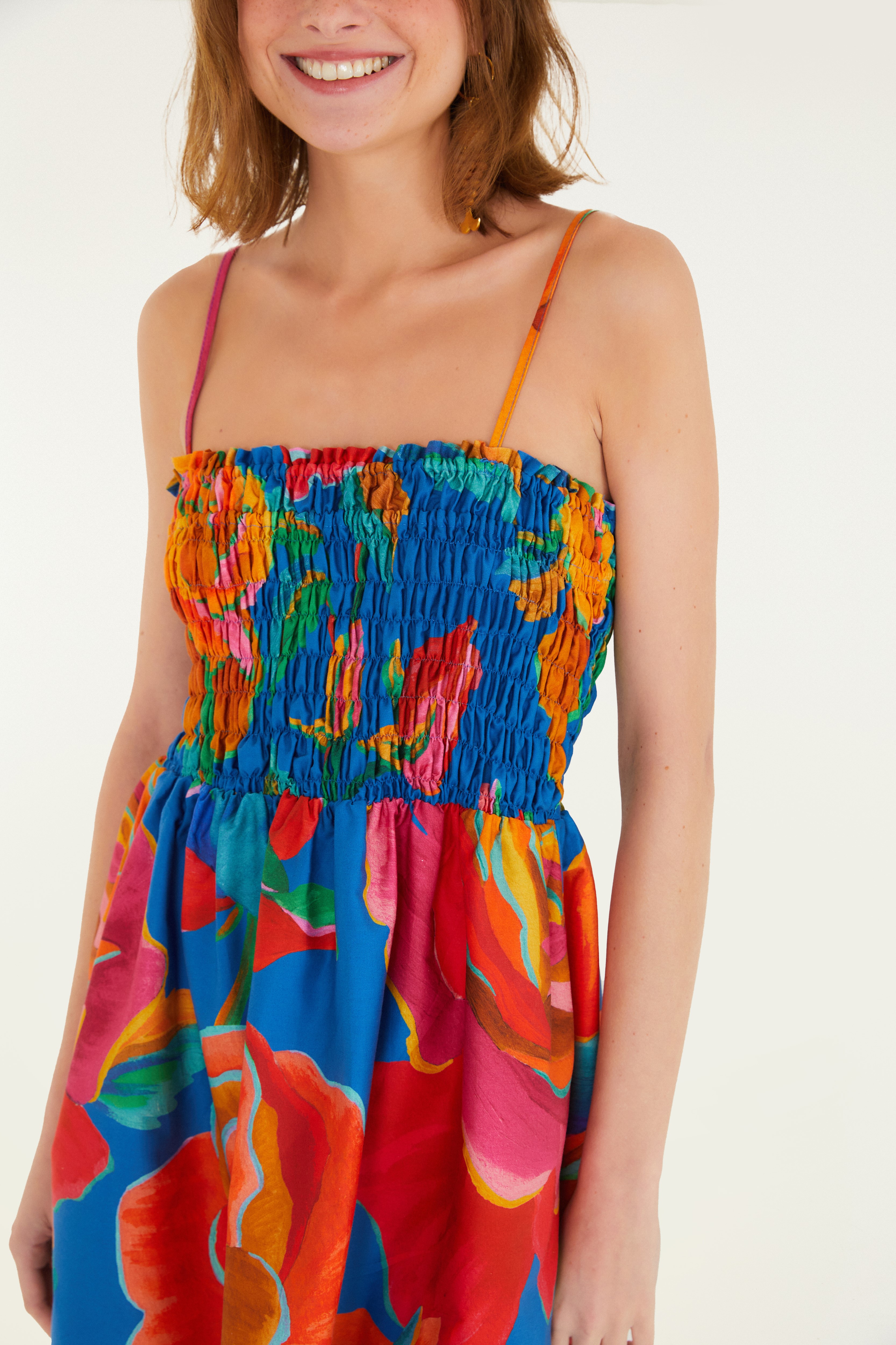 Vestido Curto Estampado Rosas Pintadas