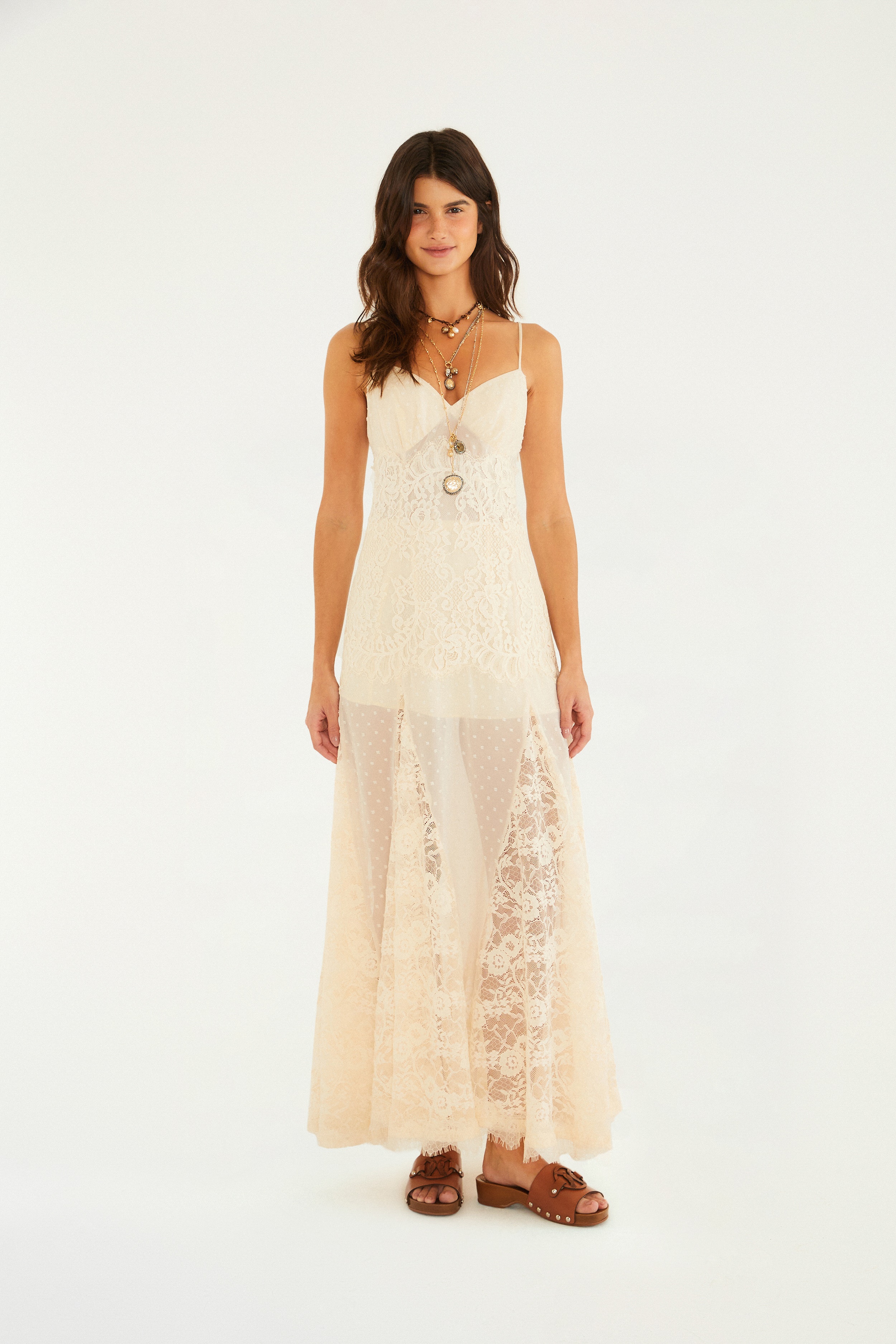 Vestido Nesgas Com Renda